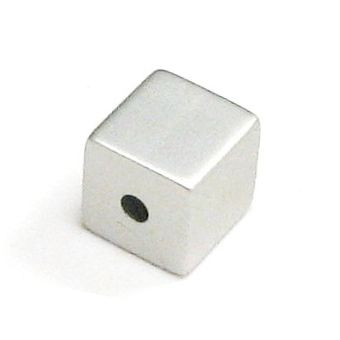 EAF8C0025- 20 pcs eloxiertes Alu 8x8 Würfel Silbergrau